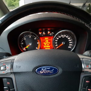 Ford mittaristo korjaus